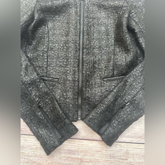 NWOT Joe’s zip up top size XS
Pit to pit: 15 1/2”
Length: 20” - Picture 7 of 8